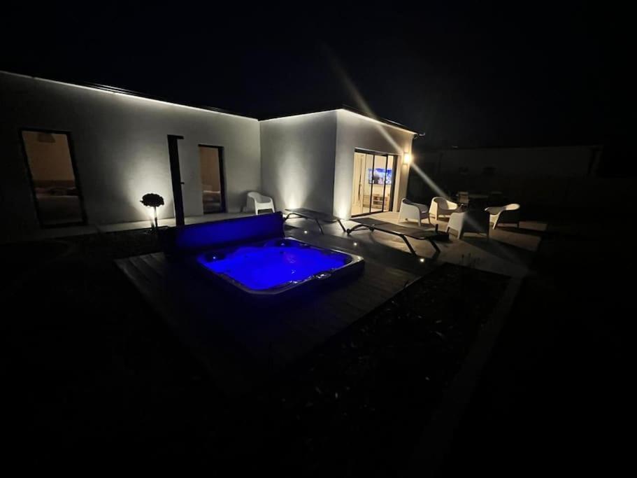 Villa Neuve Pour 6 Personnes Avec Spa การองเทค ภายนอก รูปภาพ