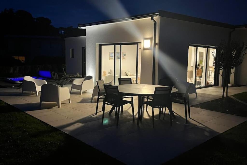Villa Neuve Pour 6 Personnes Avec Spa การองเทค ภายนอก รูปภาพ
